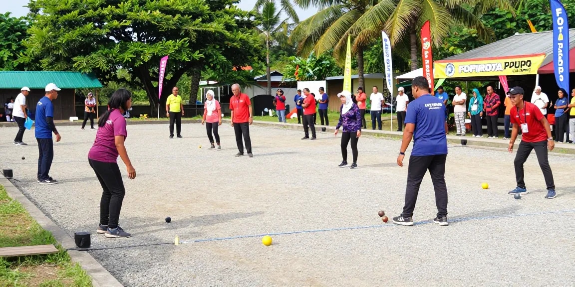 Pertandingan petanque di fopikotapalopo.org, pemain beragam usia bersaing di lapangan luar ruangan dengan suasana ceria.