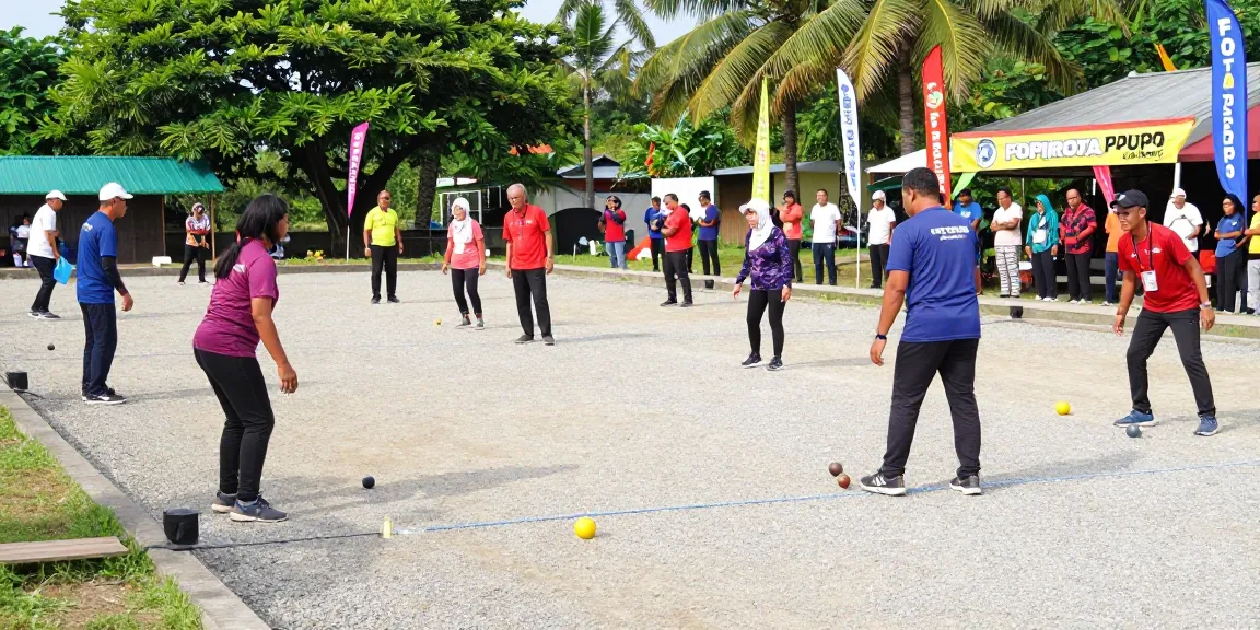 Pertandingan petanque di fopikotapalopo.org, pemain beragam usia bersaing di lapangan luar ruangan dengan suasana ceria.